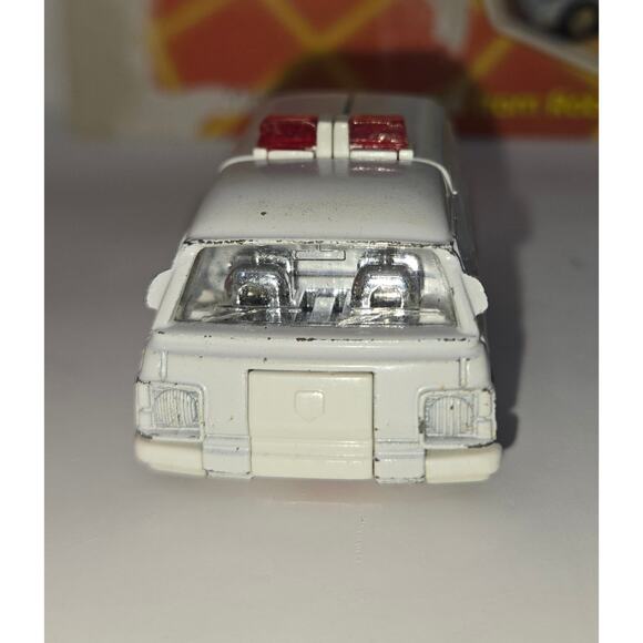 GoBots Rest-Q Ambulance Action Figure 1983 Package Cardback Complete - Picture 16 of 16